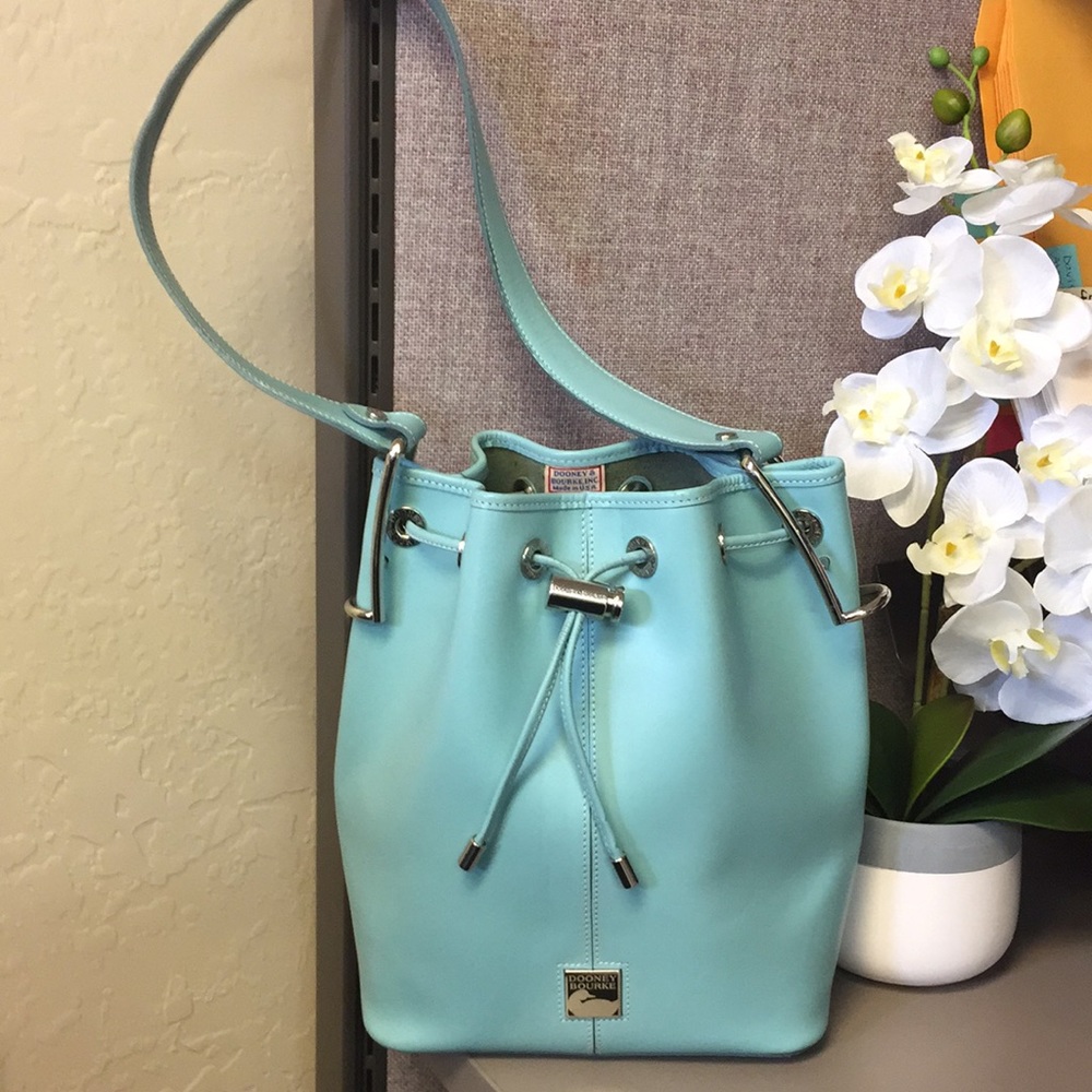 🌸Dooney & Bourke Mint Bucket Purse